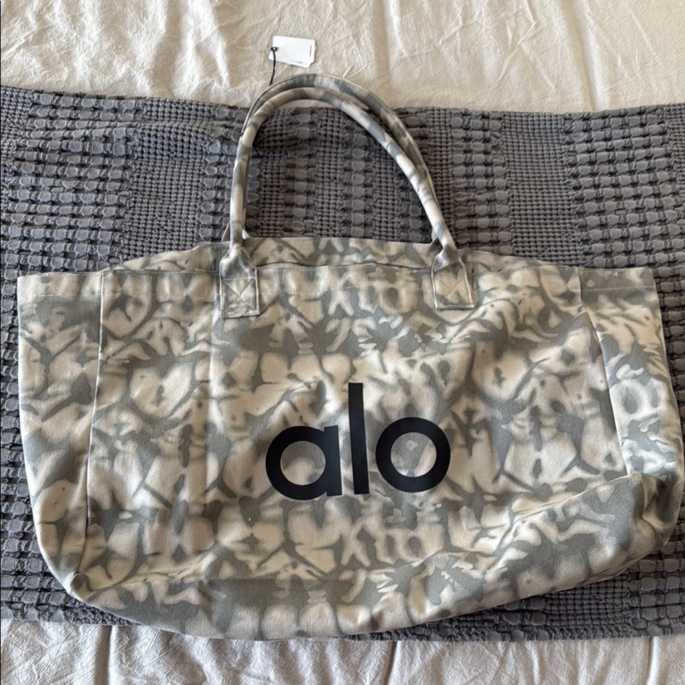 ALO Yoga Gray and White Tote Bag